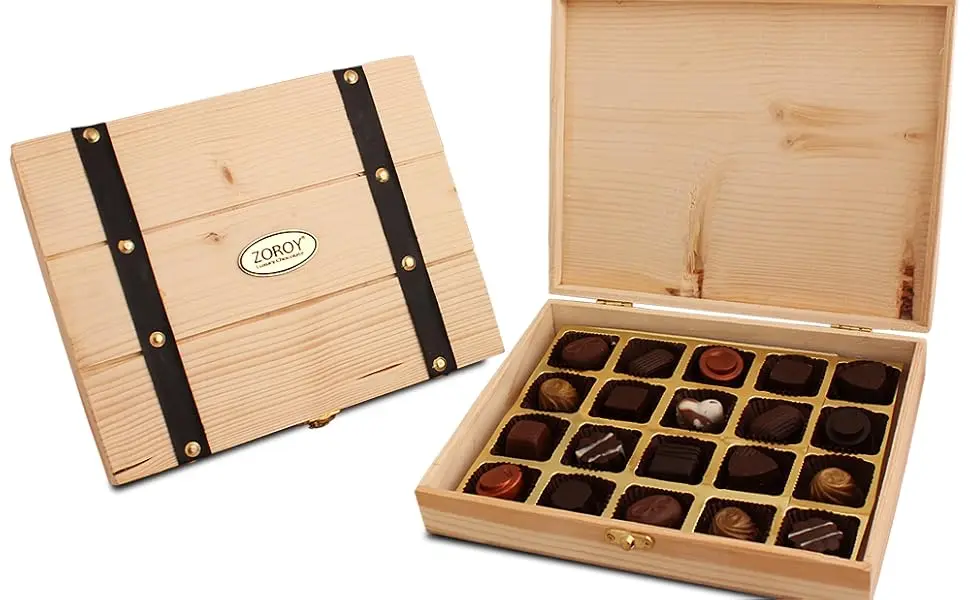 6b453ec49cf4425ca2ceb1b97f2d7fa9.webp ZOROY - PINE WOOD BOX WITH 20 CHOCOLATES Delite - MRP 1999 - Image 1
