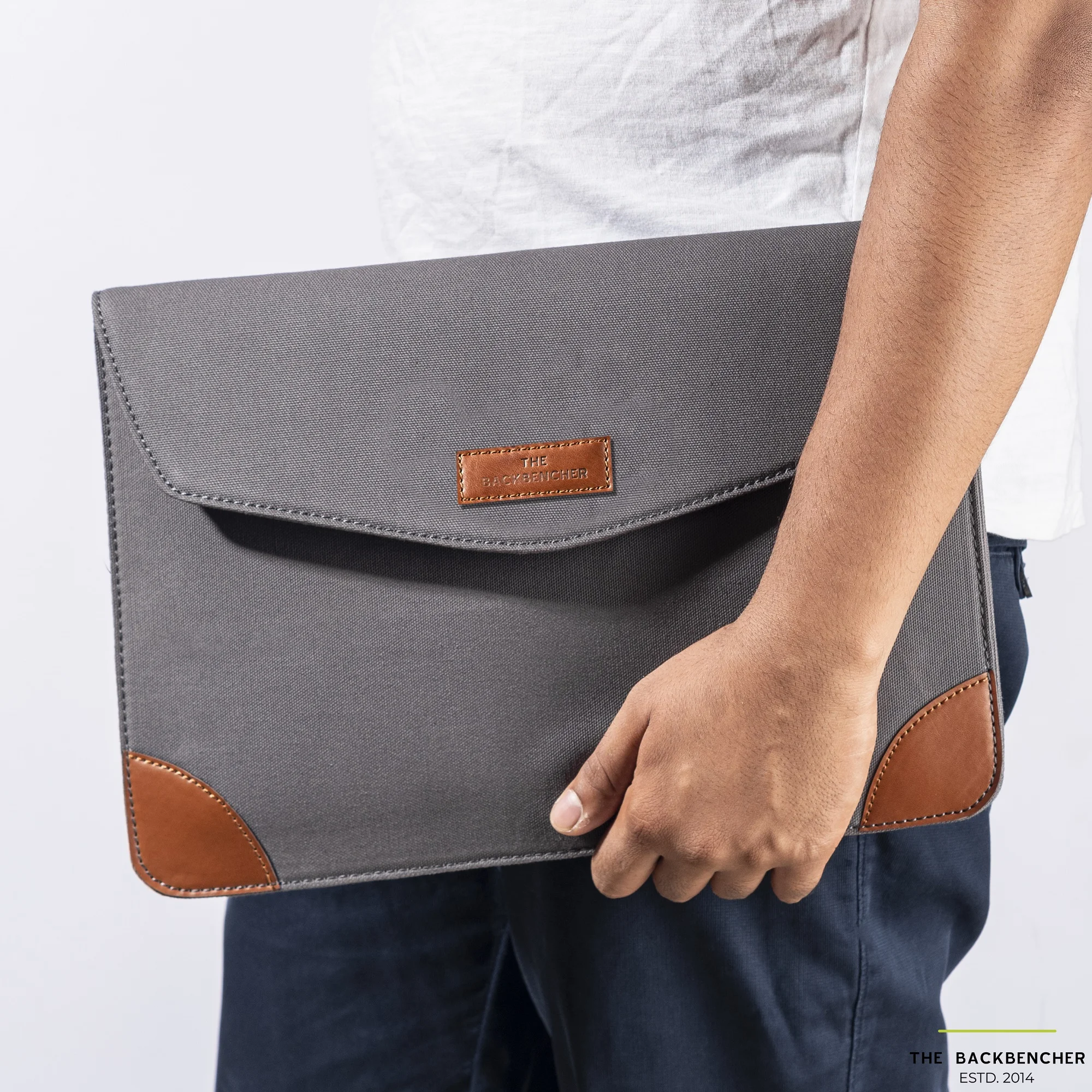 f4f9ce42c86ef9d694443e16b6e3c3fb.webp Retro Laptop Sleeve - Image 1